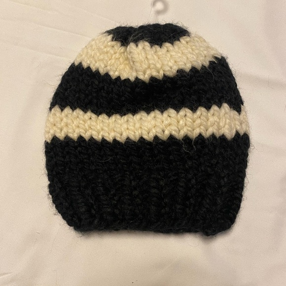 💚 Kids Cream & Black Straight Knit Toque Beanie - 5 inch unstretched - Picture 2 of 4